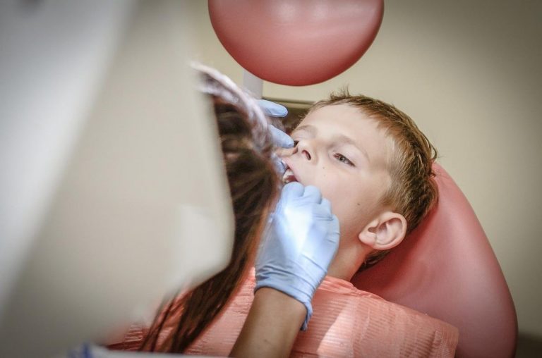 Istotne atuty porządnych gabinetów dentystycznych oferujących wybielanie zębów