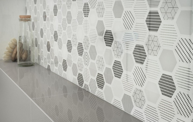 Jak dbać o mural gresowy, by zachował intensywność kolorów na lata? poradnik pielęgnacji